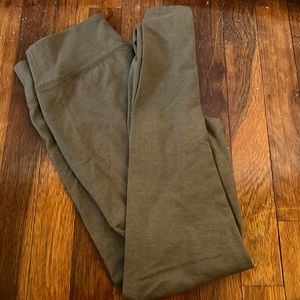 Medium aerie army green leggings